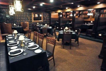Vanllee 3* Covina