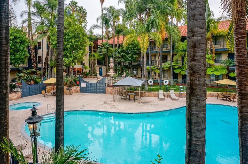 Vanllee 3* Covina