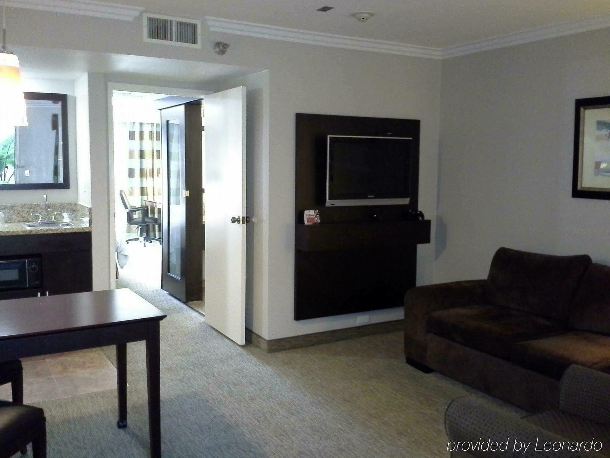 Vanllee Hotel Covina