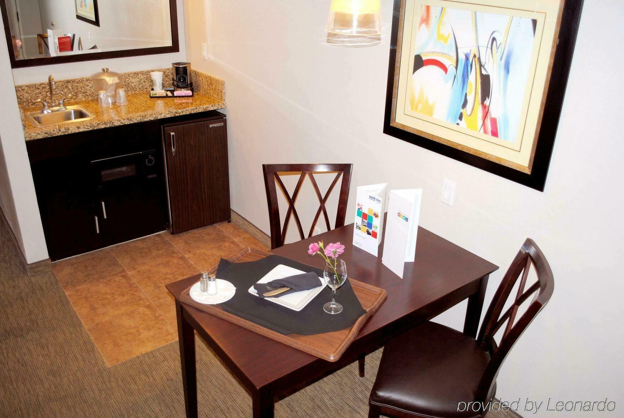 Vanllee Hotel Covina